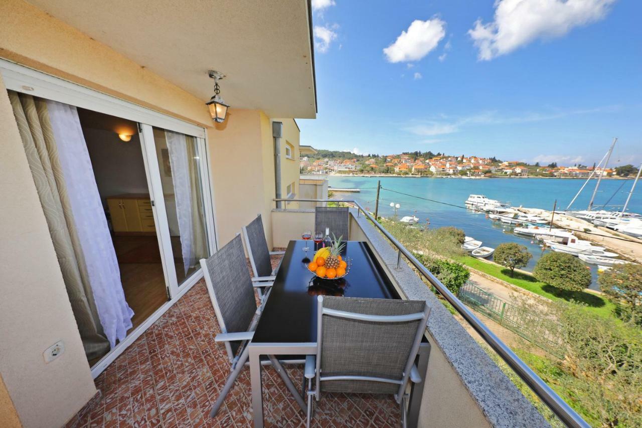 Apartmani Junto Preko Exterior foto